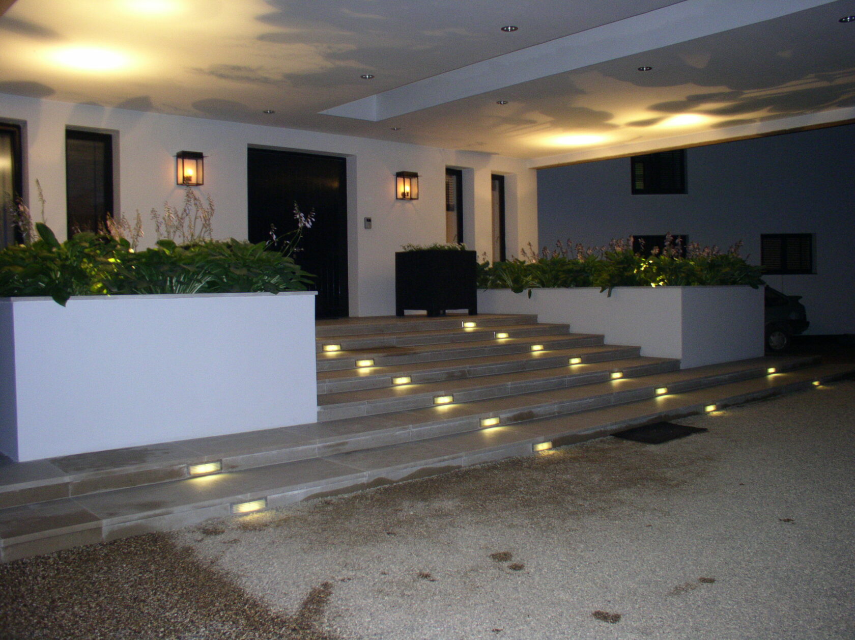 Входная зона с подсветкой